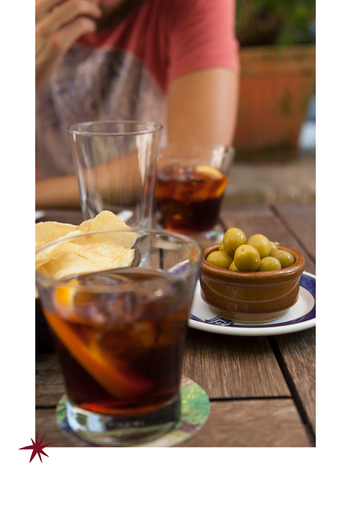 vermut de domingo en casa velarde bustio vinoteca abaceria desde 1868